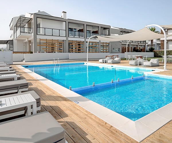 Pool & Beach